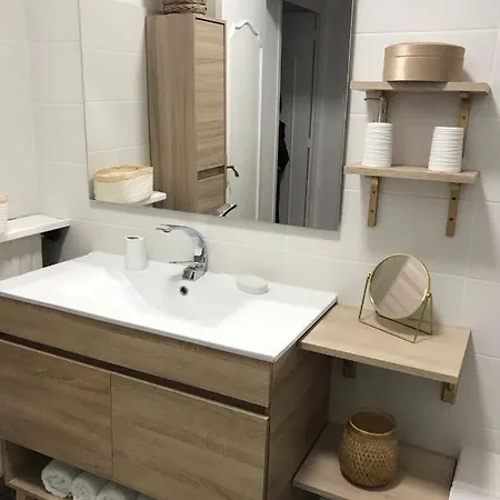 Climatise F3 Proche Port Et Aeroport Ajaccio (Corsica)