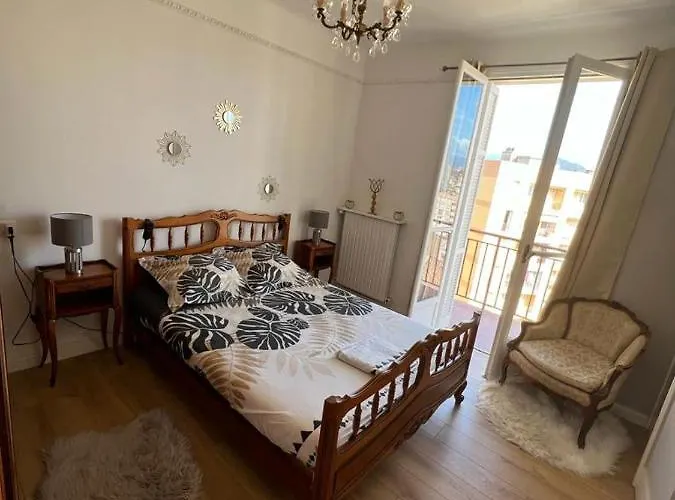 Climatise F3 Proche Port Et Aeroport Ajaccio (Corsica)