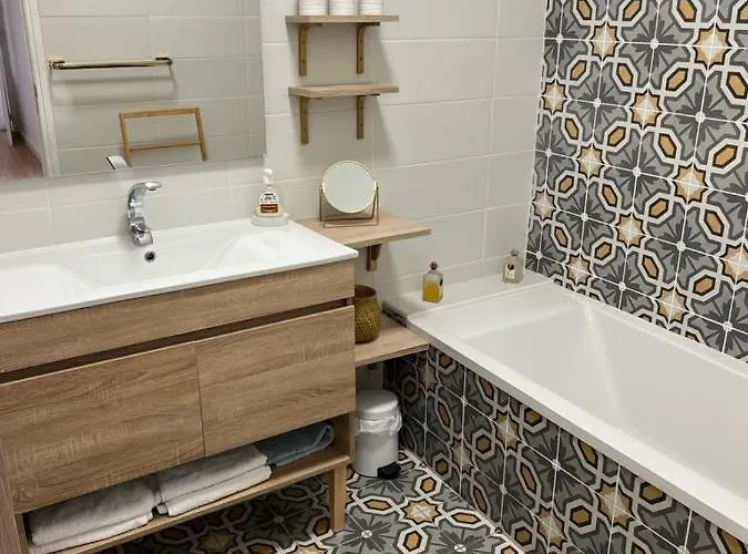 Climatise F3 Proche Port Et Aeroport *